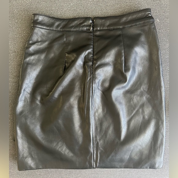 Guess leather skirt - Picture 6 of 6
